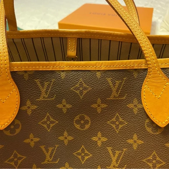 Louis Vuitton Monogram Neverfull MM - Picture 14 of 16